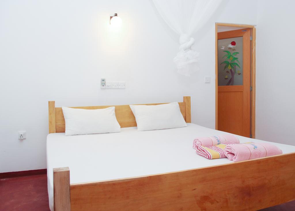 Pravindi Guest Home Mirissa Exterior photo